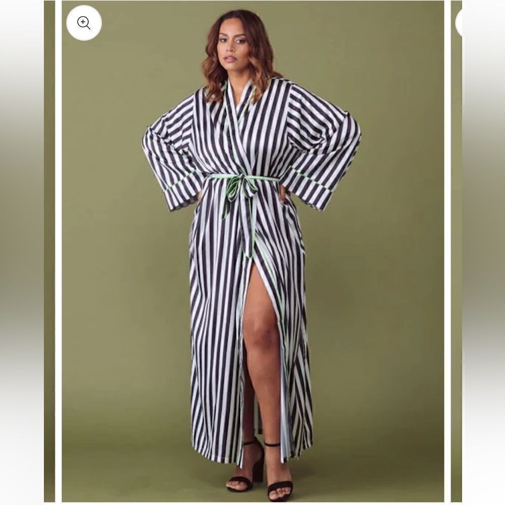 Kilo Brava Satin Collection maxi robe stripe size small